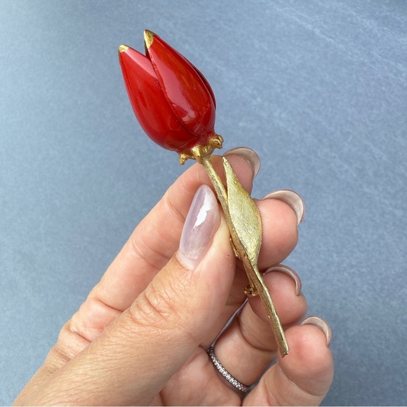 Elegant Single Stem Red Tulip Brooch - Picture 11 of 14
